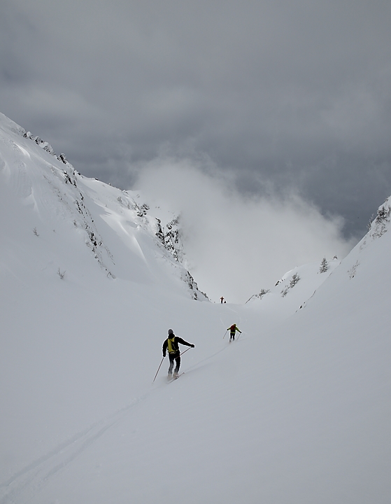 20160306-008-PasCoche.jpg - Le tout début de la descente ... ensuite les conditions de visibilité seront bien médiocres jusq'au habert (celui du haut cette fois)