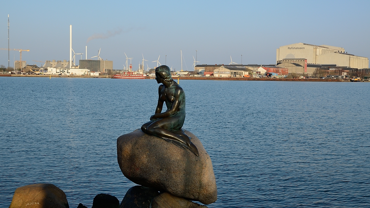 20160311-069-Copenhaguen.jpg - Everyone knows her: den Lille Havfrue, never alone