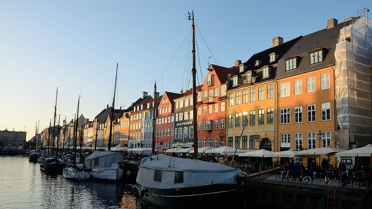 20160311-078-Copenhaguen.jpg - Nyhavn, one of the most touristic places