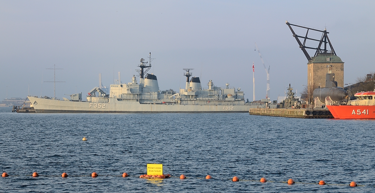 20160312-093-Copenhaguen.jpg -  ... the military area