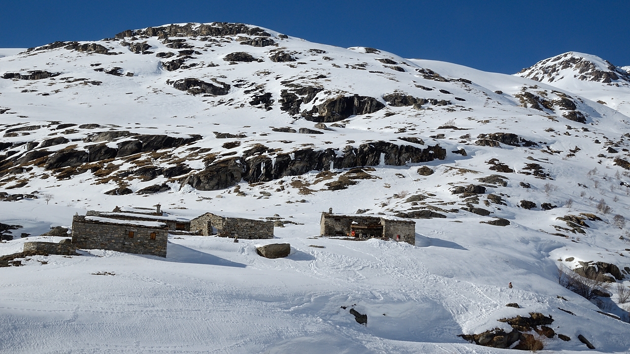 20160319-007-ColGirard.jpg - Le haut du village de l'Ecot