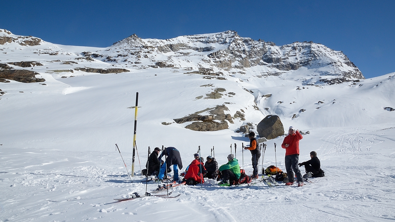 20160320-022-ColGirard.jpg - Première pause au soleil --- après une heure de marche