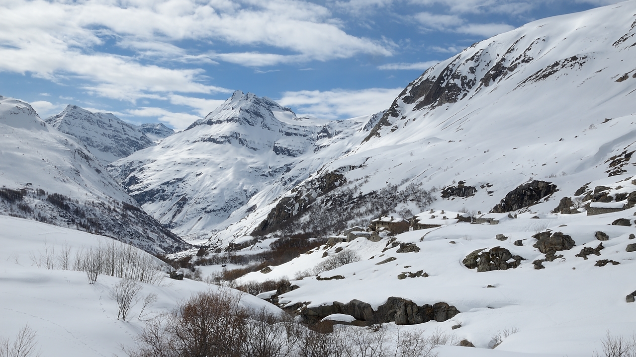 20160320-045-ColGirard.jpg - De retour à l'Ecot : vers Méan Martin ... mais les sommets (l'aiguille et la pointe) sont cachés sur la droite derrièr la bosse au 1er plan je pense