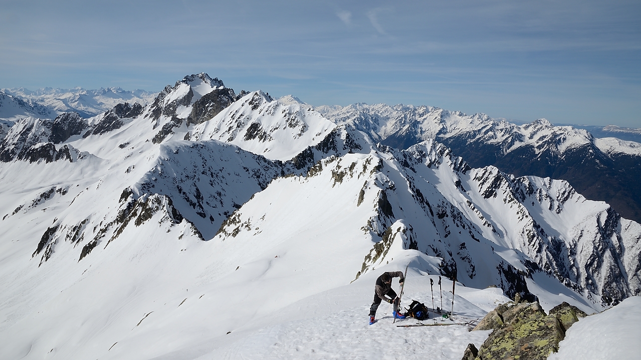 20160410-016-Rognolet.jpg - ... puis la vue vers le sud, le Grd Pic de la Lauziere, les Ecrins en arriere plan