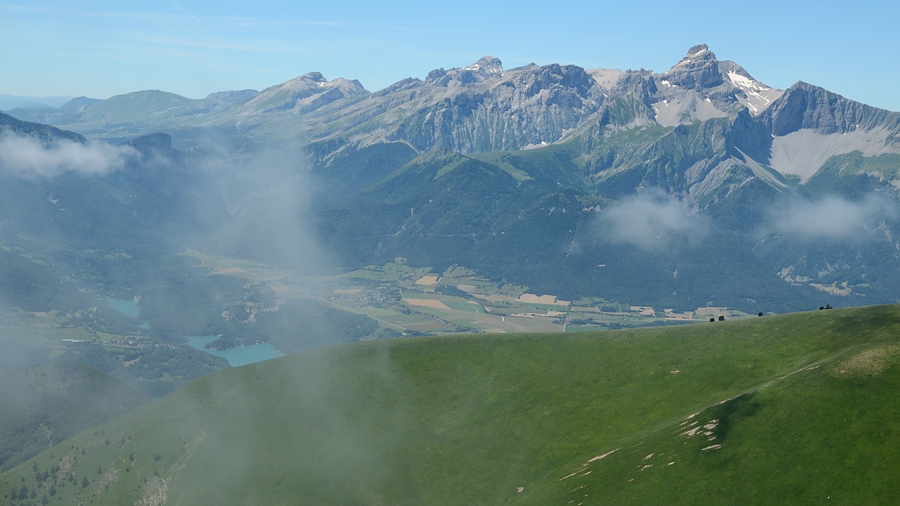 20160703-052-GargasValjoufrey.jpg - Le Devoluy : l'Obiou (a droite), le Grand Ferrand (un peu plus a gauche)  ... puis je devrais sortir la carte que j'ai perdu (pour la 2me fois)