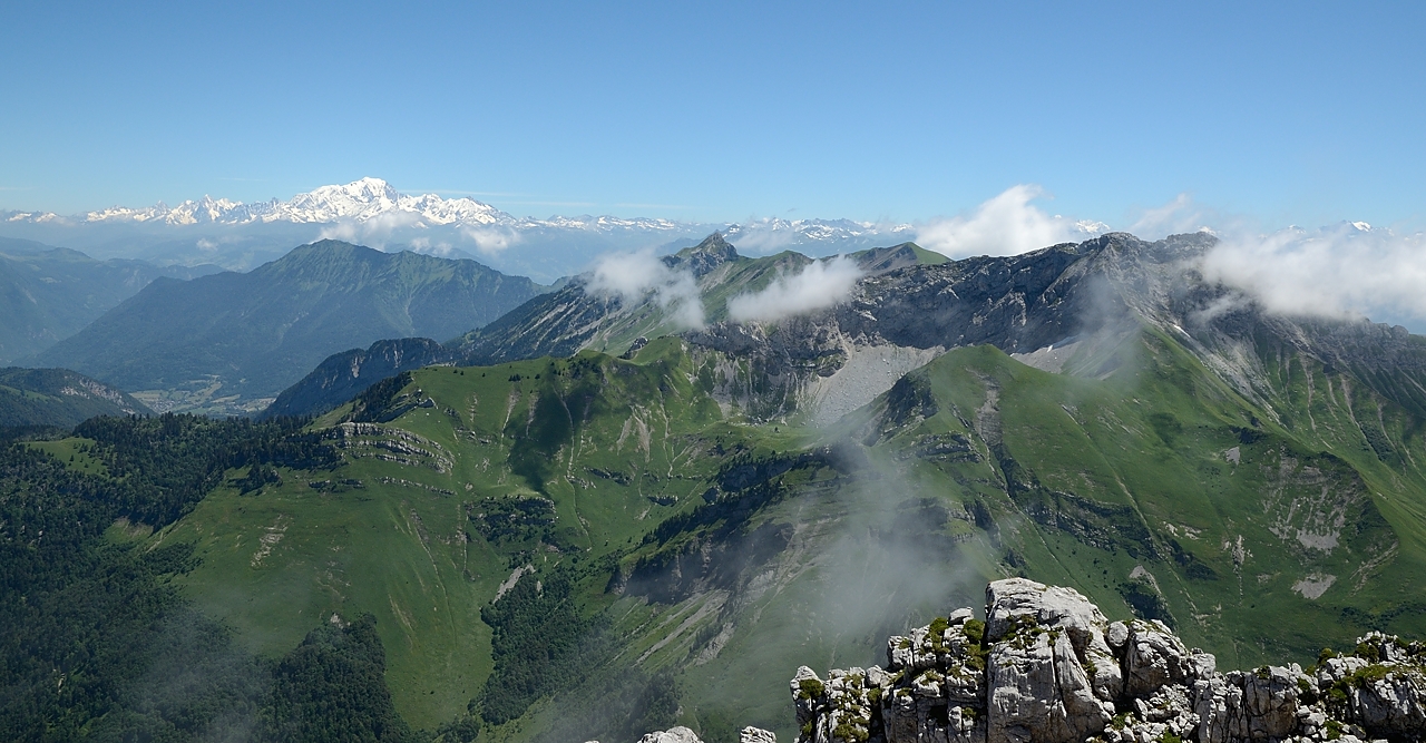 20160716-031-Trelod.jpg - Au sommet : juste en face l'Arcalod et au fond bien-sur le Mont Blan