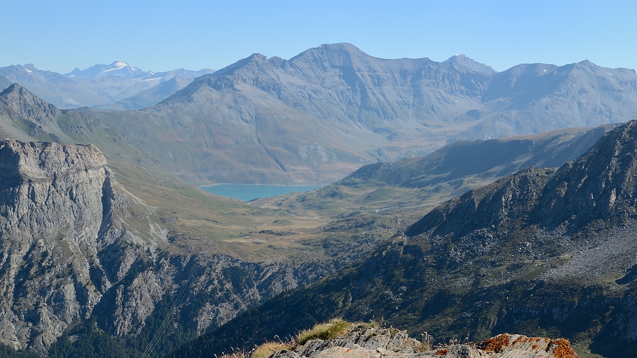 20160827-006-Bramanette.jpg - Vue du Col : au loin le Lac de Mont Cenis avec les Pointes de Ronce et du Lamet ... et tout au fond  on dirait l'Albaron