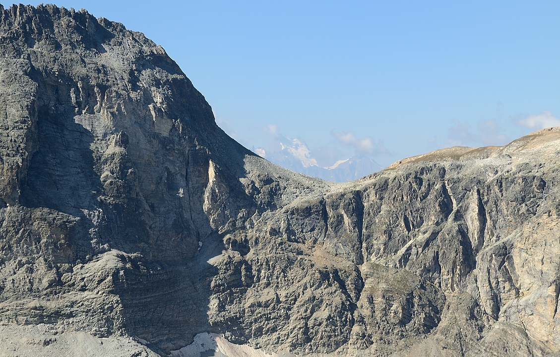 20160828-018-PasCoche.jpg - Vue du col vers l'ouest sur les parois du Grand Bec d'Etache ...