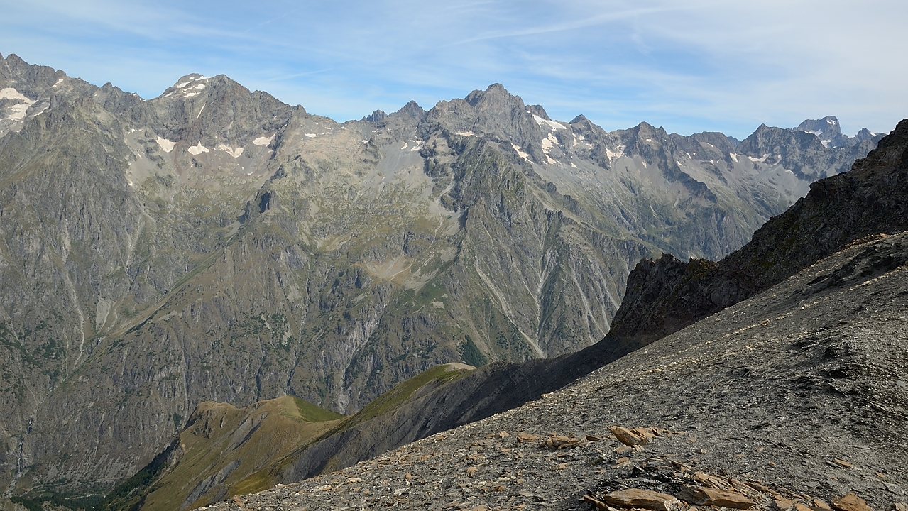 20160903-008-ColMorges.jpg -  ... vers le nord, la Cime du Vallon et plus a droite p.e. les Bans et au fond la Barre des Ecrins bien-sur