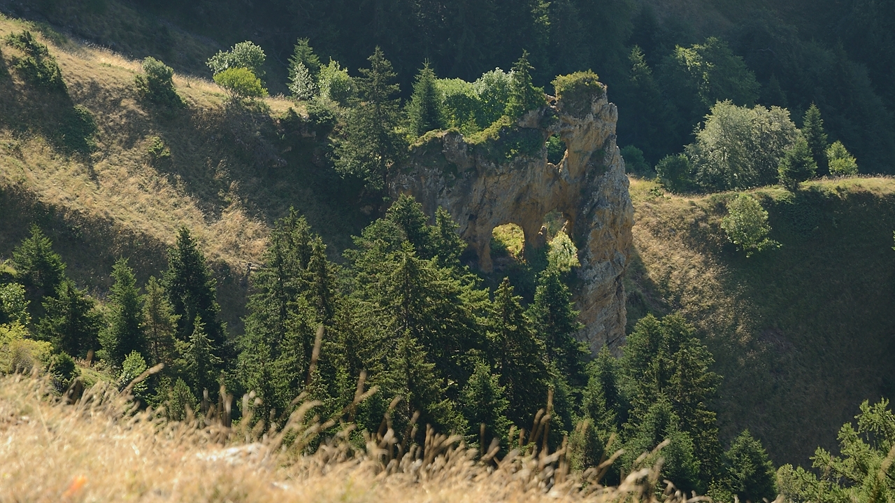 20160910-003-LacGary.jpg - Les arches vues du chemin, 250m plus haut
