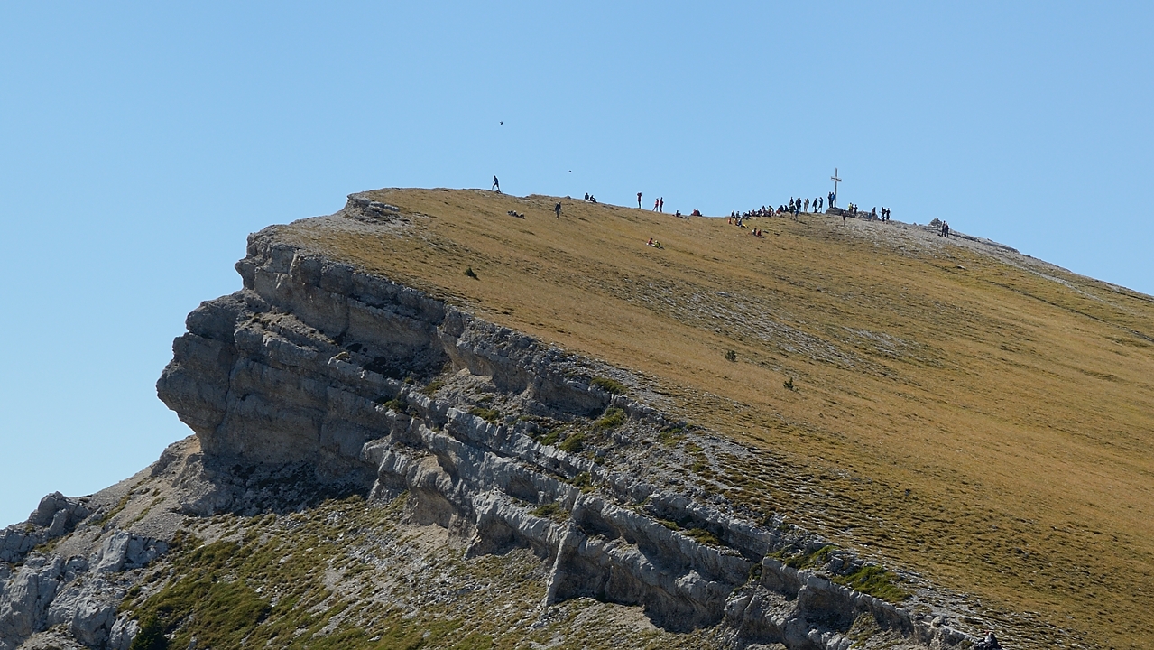 20160925-022-DentCrolles.jpg - The crowd on the  summit