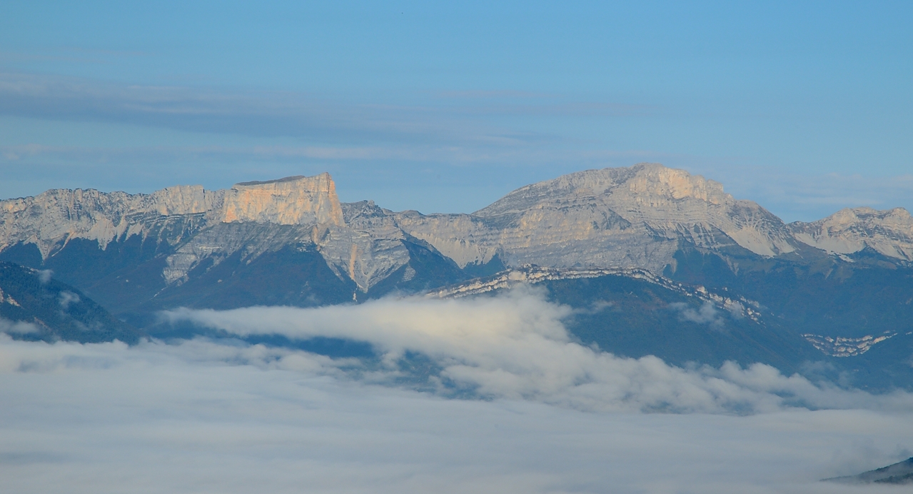 20161002-002-sousObiou.jpg -  ... le Mont Aiguille ...