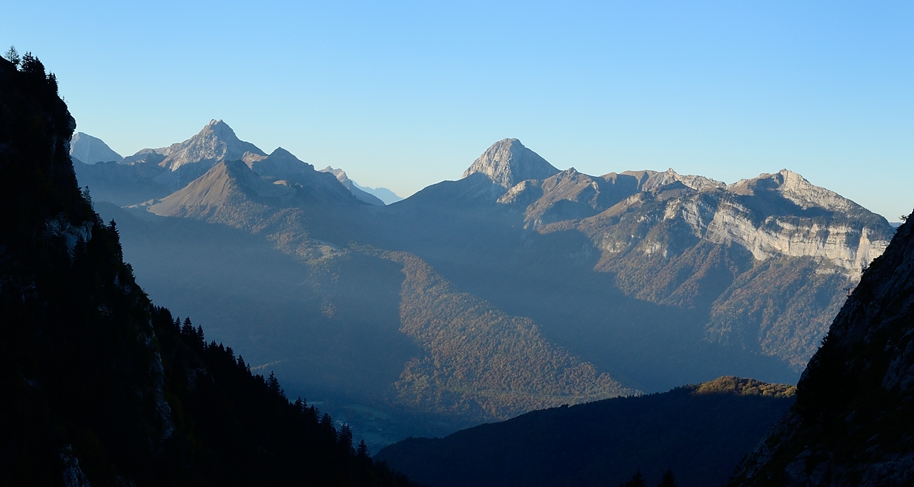 20161022-002-Tourrnette.jpg - Vers Charvet, au-dessus de Montmin ; vue en direction des Bauges