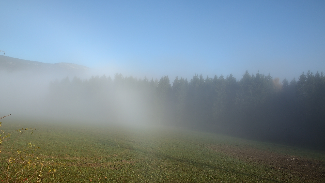 20161030-001-Vercors-velo.jpg - Au panneau a l'entree de St Niziers-du-Moucherotte, tout juste en train de sortir du brouillard 
