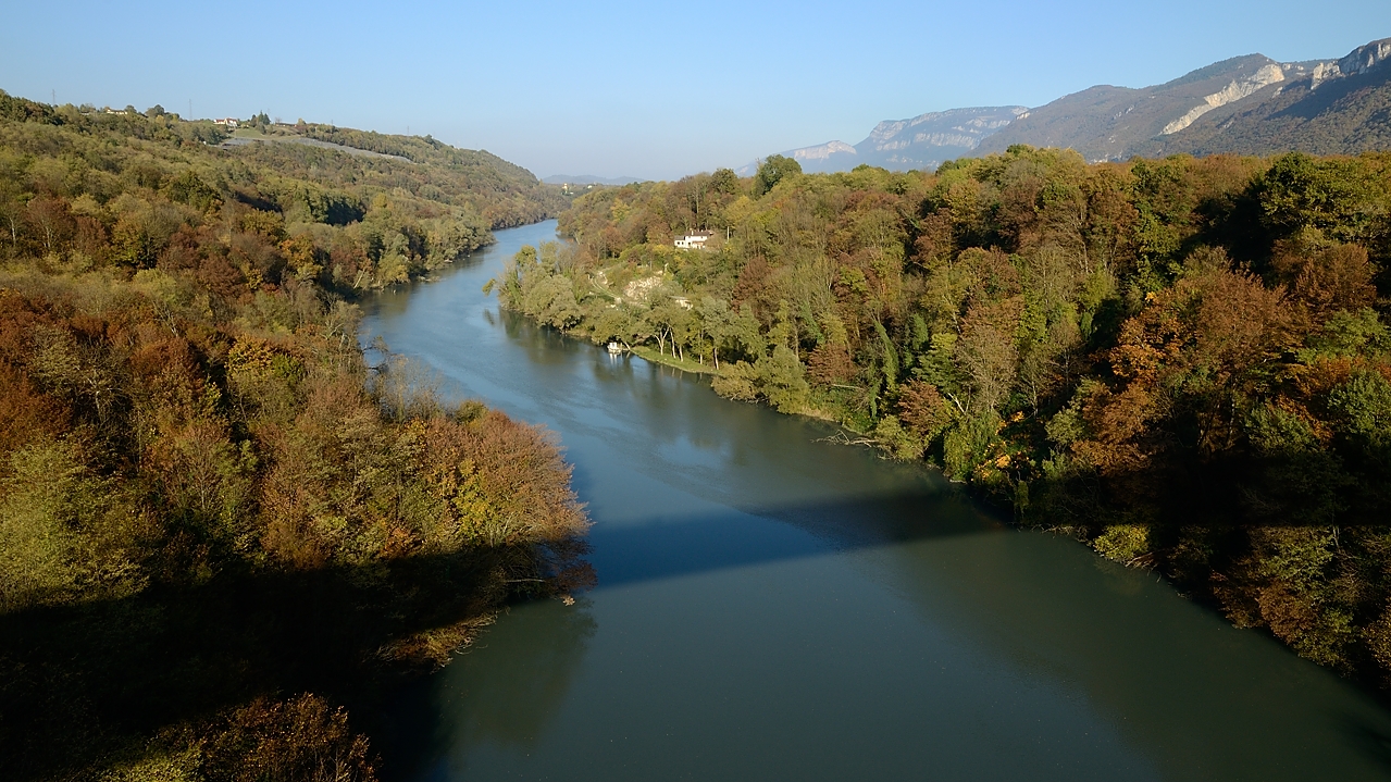 20161030-020-Vercors-velo.jpg - Pont juste avant  St Marcellin : elle est belle et sauvage ici l'Isère