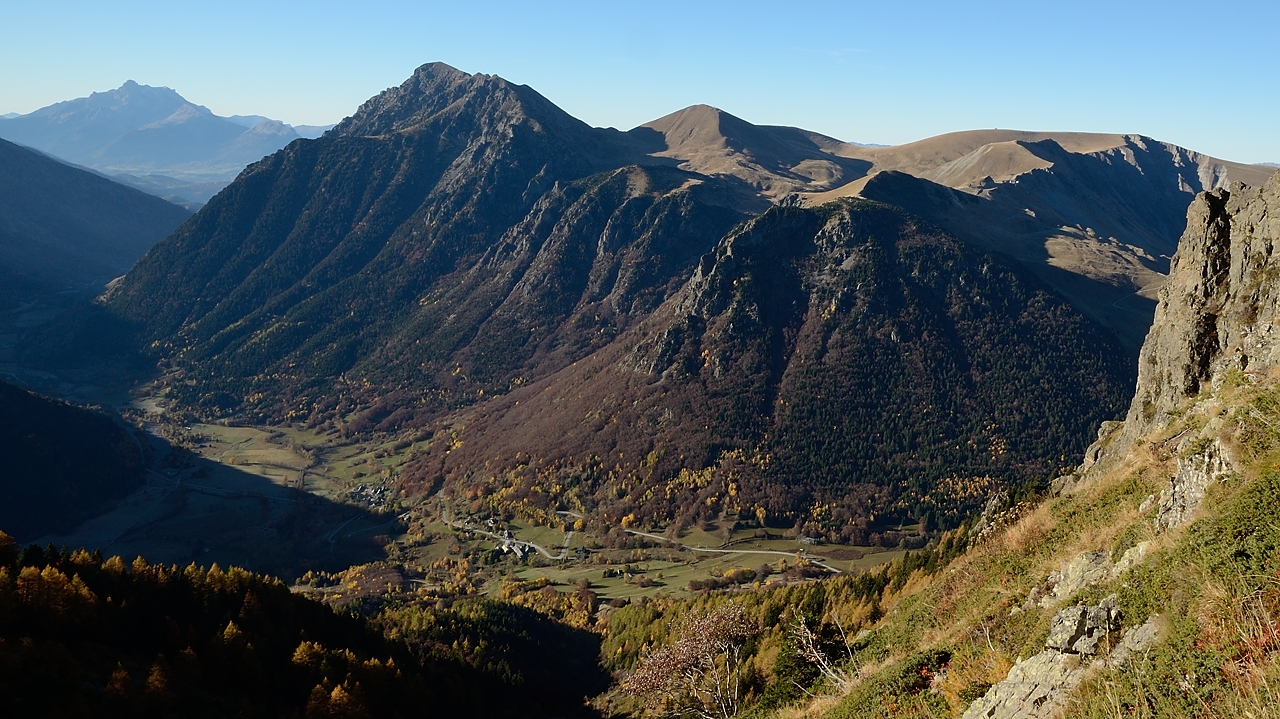 20161101-006-Taillefer.jpg - En bas, Le Moulin Vieux (?) et la route vers la  Mure. Au fond l'Obiou