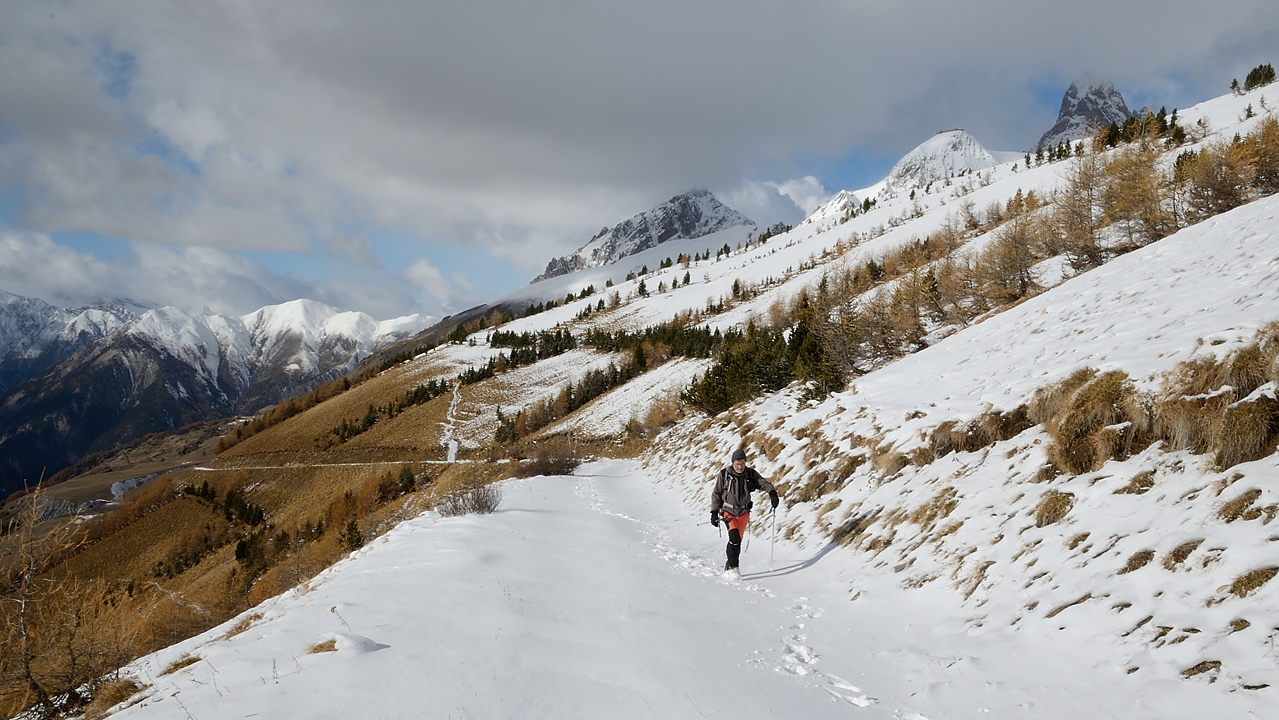 20161111-023-ColLarche.jpg - On a deja bien avancé sur la route (mais ca monte toujours en direction  du Col Remy