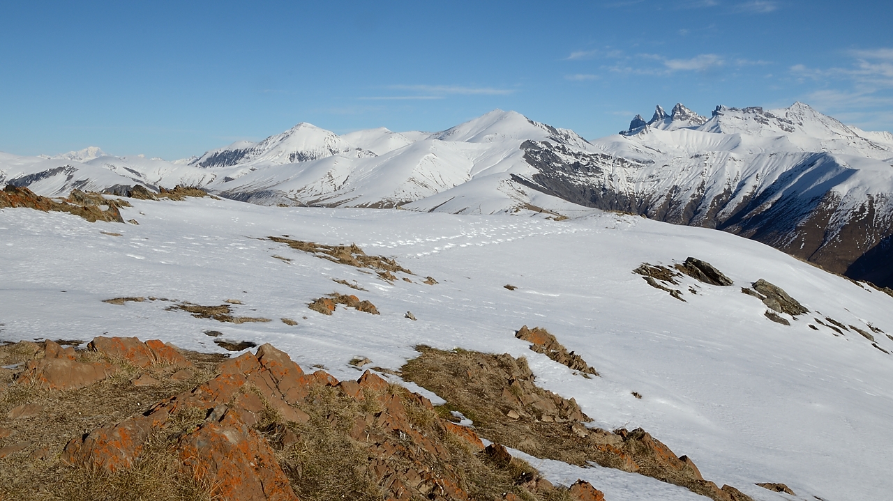 20161203-014-Cassini.jpg - Au sommet de la Croix de Cassini : belle vue vers les Aiguilles d'Arves