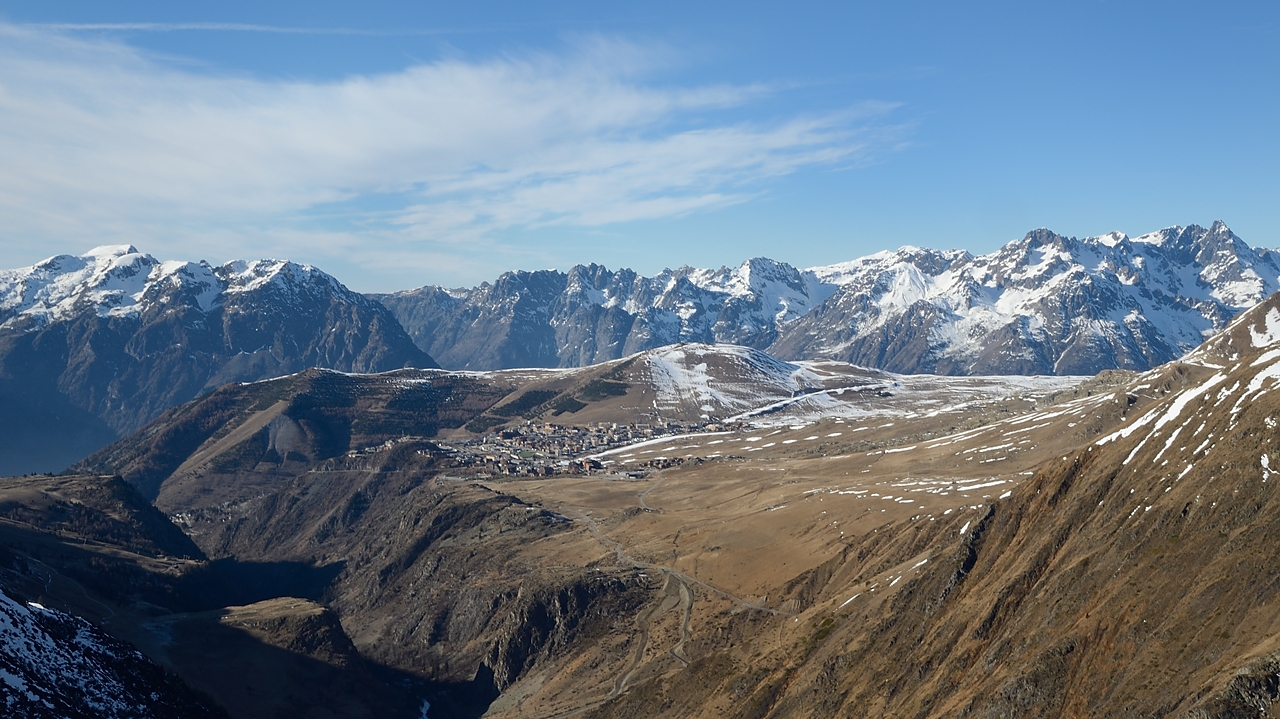 20161203-016-Cassini.jpg - Alpes d'Huez dans l'herbe : au fond le Grand Galbert (a gauche) et Belledonne