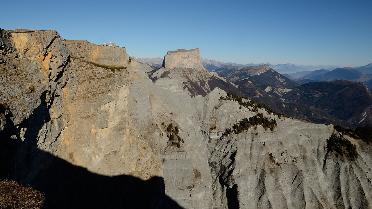 20161218-014-Essaure.jpg - Les plus beaux schistes du Vercors ... et toujours Grenoble et la Chartreuse au loin