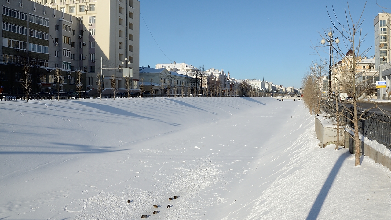 20170217-011-Kazan.jpg - City tour starting from the Innopolis Bus stop on sunny day : Bulak Canal from the Kaban lakes to Kasanka river
