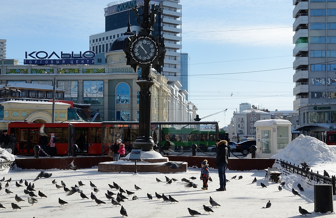 20170217-026-Kazan.jpg - Famous clock onTukaya  Ploshod (you see Koltso in the background) 