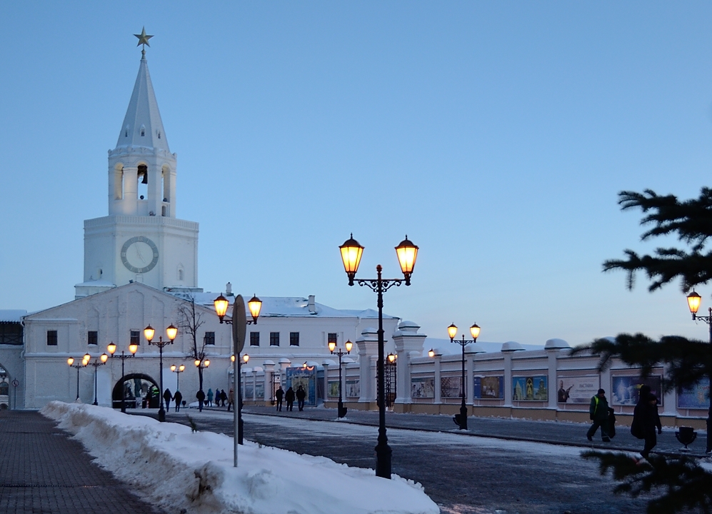 20170219-210-Kazan.jpg -  ... Spasskaya Tower at the end of the day