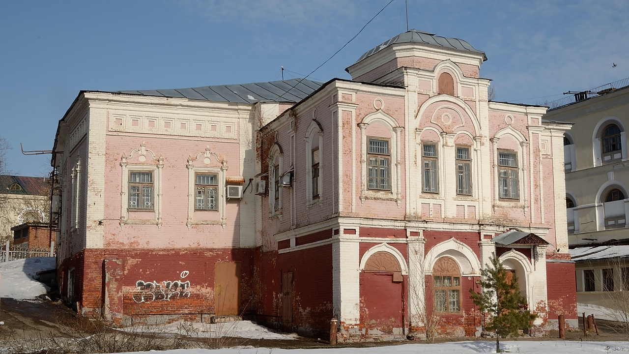 20170319-079-Kazan.jpg - Just a few steps away from Baumann street: would need a little renovation work ...
