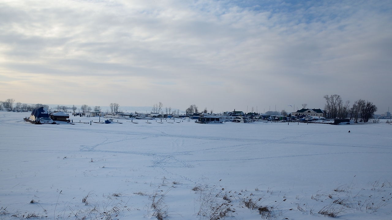 20180217-014-Kazan.jpg - The harbour of the yakht klub lokomotiv on the Volga