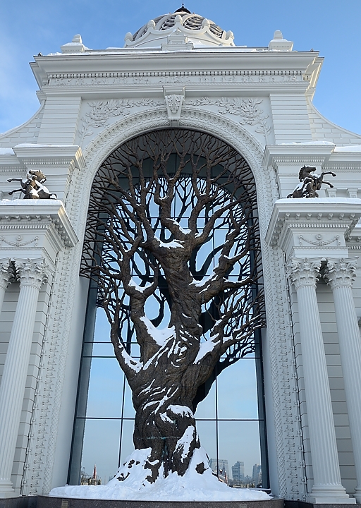 20180217-022-Kazan.jpg - Ministry of Agriculture and its impressive tree on the foot of the Kremlin