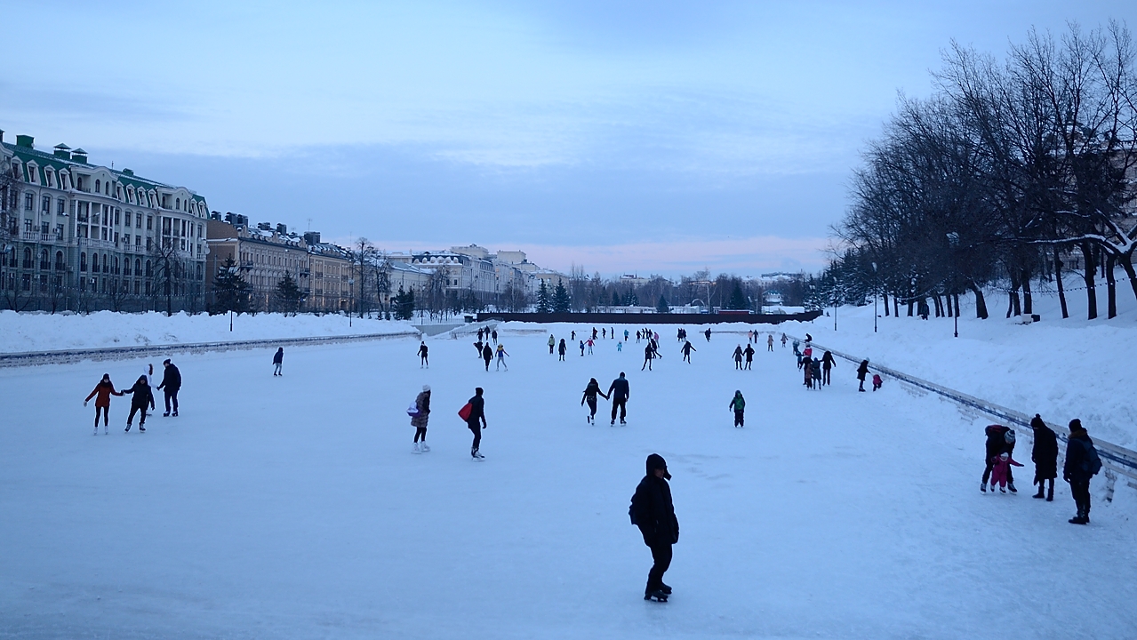 20180217-039-Kazan.jpg - On the way back to the hotel, ice skating on the "black Lake"