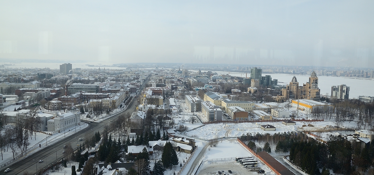 20180218-053-Kazan.jpg - ... here Karla Marksa (with the church), on the right Kazanka river, and in the background. now on the left, its junction with the Volga