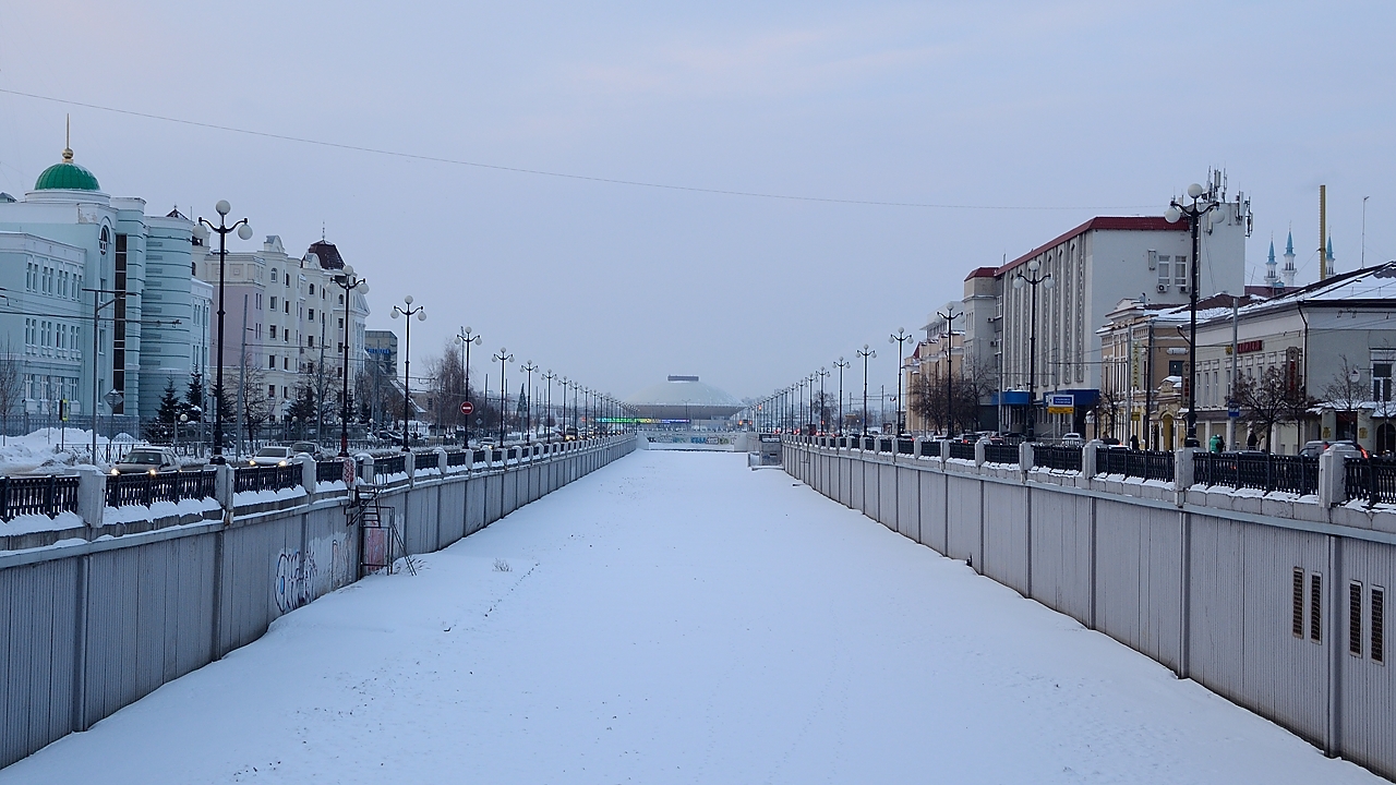 20180220-072-Kazan.jpg - The Bulak River with view on the Kazan Circus, and to the right the towers of the Kremlin Mosque