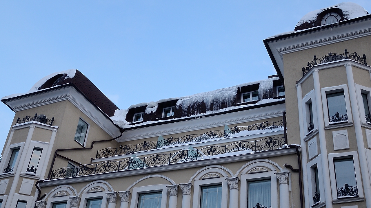 20180220-073-Kazan.jpg - Icy roof
