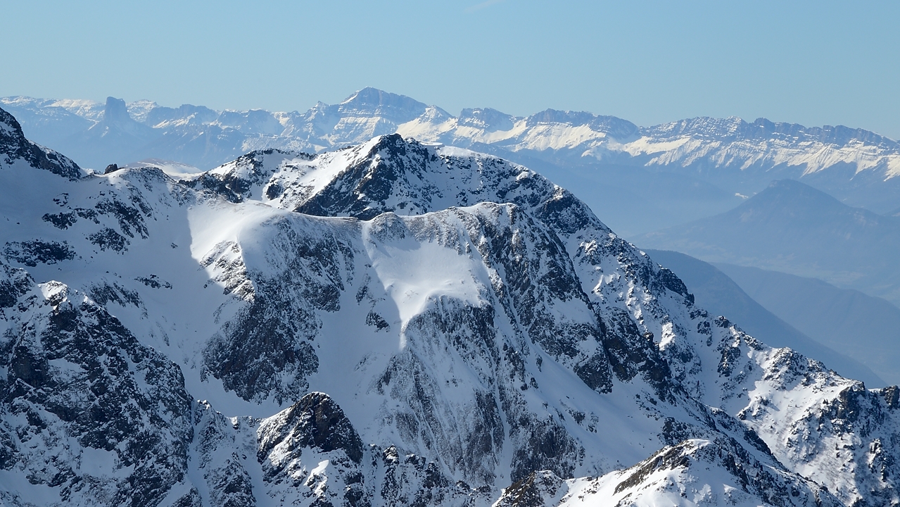 20170226-012-GrandReplomb.jpg - Voila le Vercors et au premier plan ... ben, finalement plutot le Grd Colon, la Grde Lance n'est pas comme ca, puis elle doit etre plus a gauche me semble