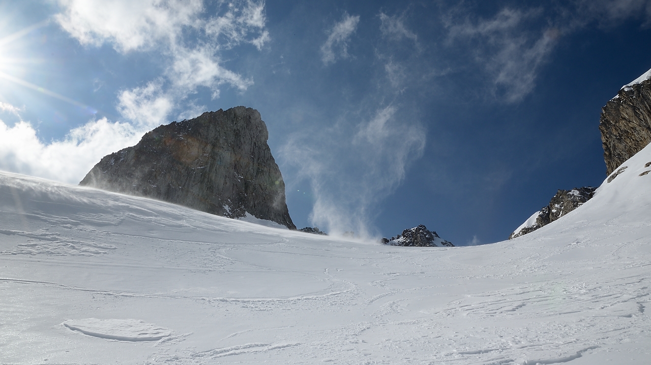 20170325-009-GrandeLauziere.jpg - La on devine peut-etre un peu (le vent je veux dire) ... on ne continue pas tres loin, par moment on ne tient guere debout