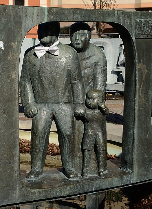 20170427-026-ETAPS-Uppsala.jpg - Fountain on the market place 
