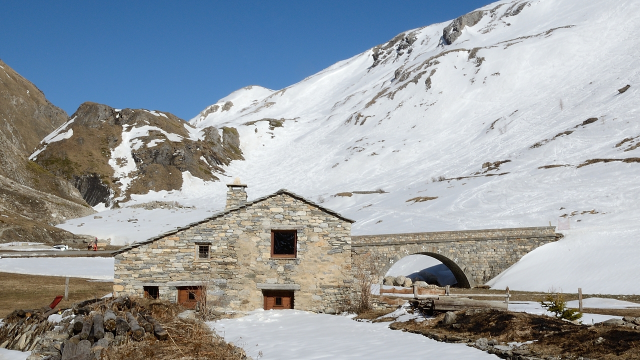 20170429-049-GrdeAigRousse.jpg - Jolie maison retapée juste a coté du pont