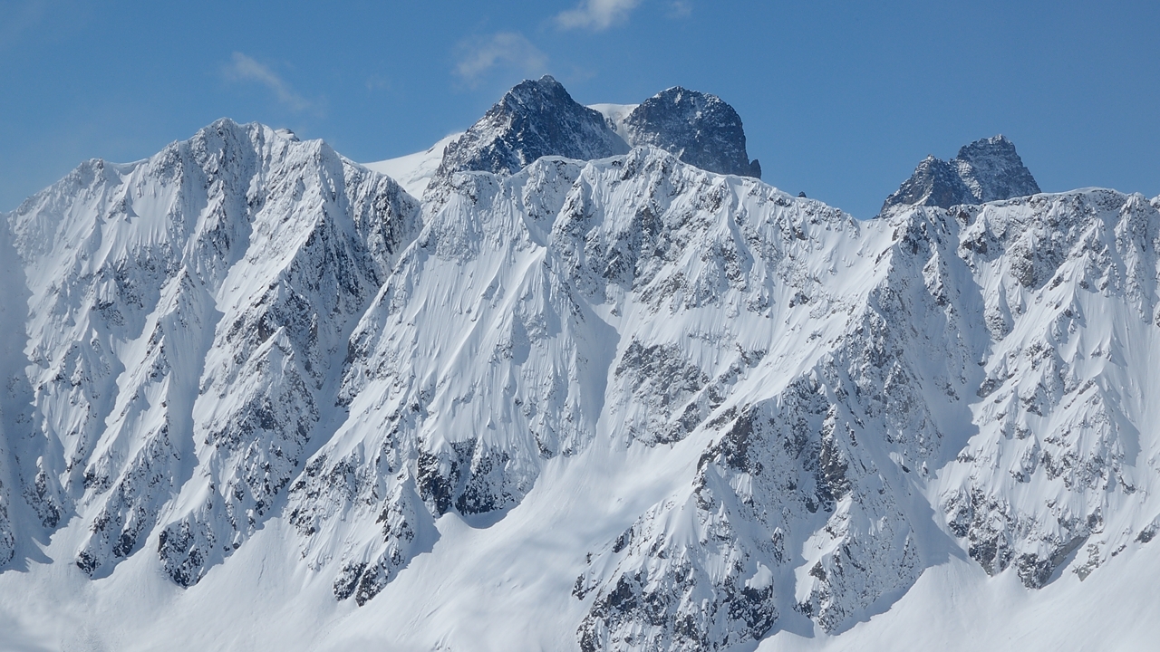20170508-025-VallonRoute.jpg - Voila Pelvoux et a droite  Ailefroide