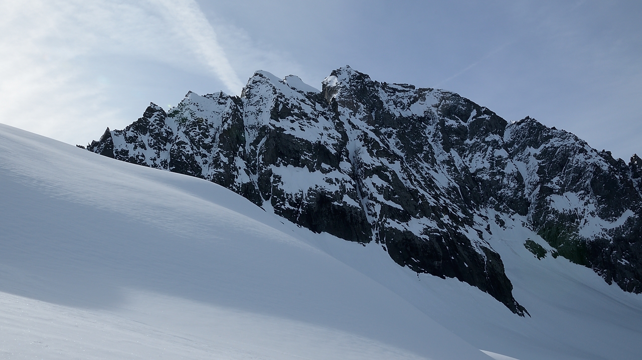 20170522-006-PteColerin.jpg - La Bessanese: en la longeant j'avais beau regarder tous les couloirs, je n'envois aucun qui a l'air bien faisable, en tout cas rien est en condition