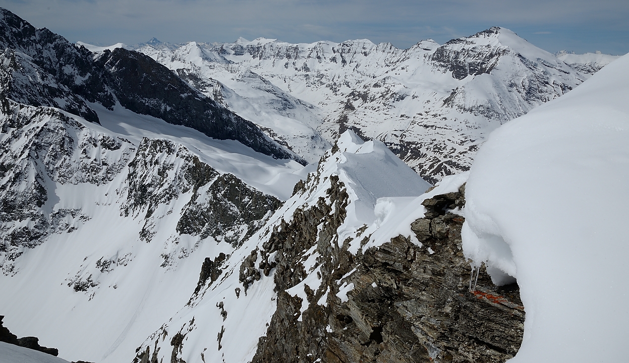 20170522-013-PteColerin.jpg - A la Pointe  du Colerin, la vraie : vue en arriere par ou on est monté