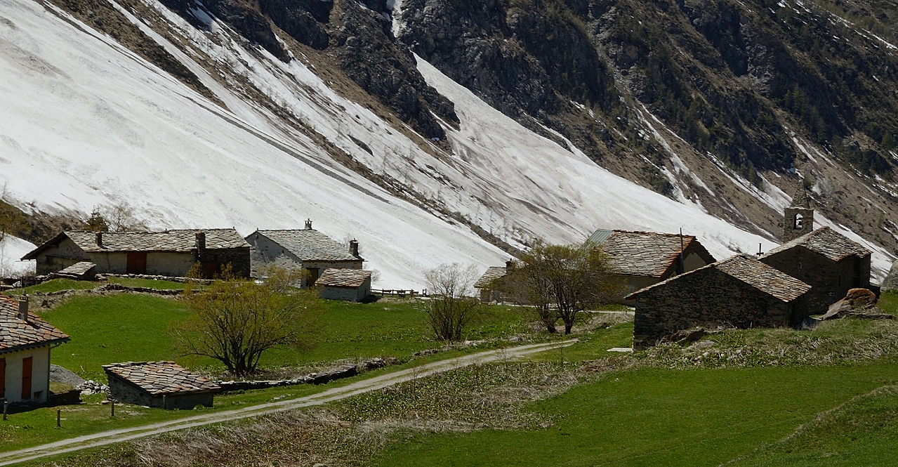 20170522-032-PteColerin.jpg - Un petit peu plus bas, le village d'Averole