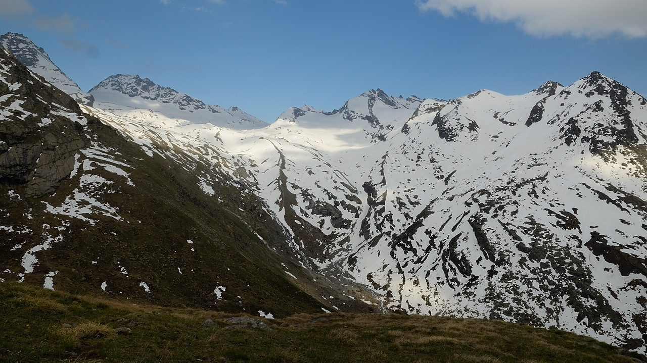 20170602-007-Levanna.jpg - C'est la-bas en face qu'on descendra le lendemain. A gauche la Levanna Centrale, je dirais, puis le point le plus bas le Col Girard