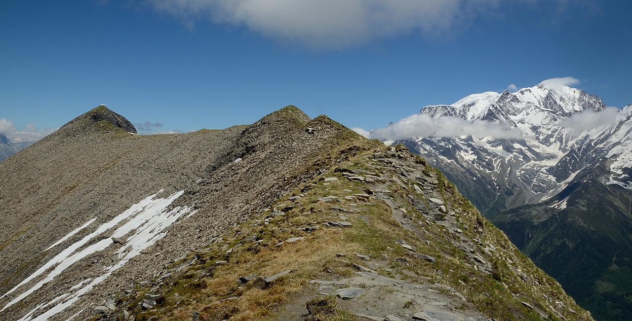 20170610-030-MontJoly.jpg - Vue sur le sommet du point de piquenique sur l'arete