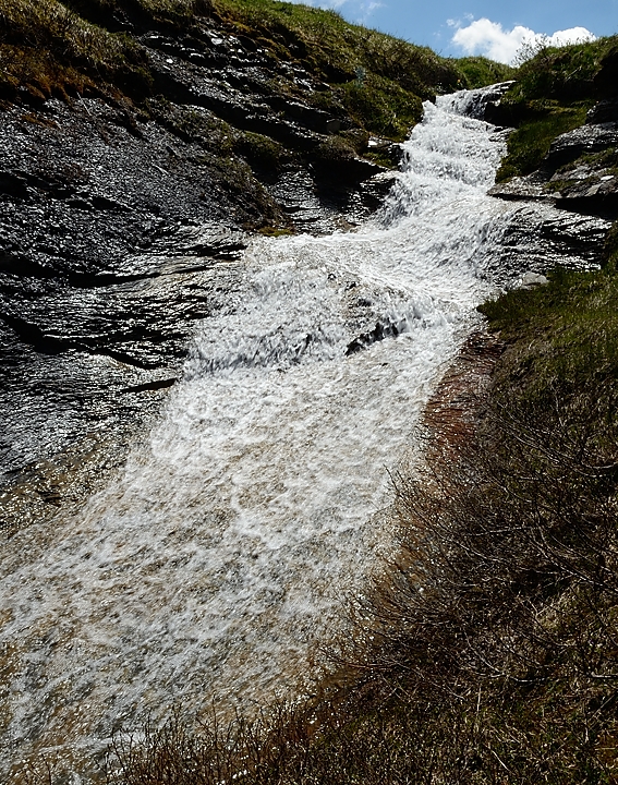 20170610-034-MontJoly.jpg - Belles cascades sous le Col du Joly (cote est)
