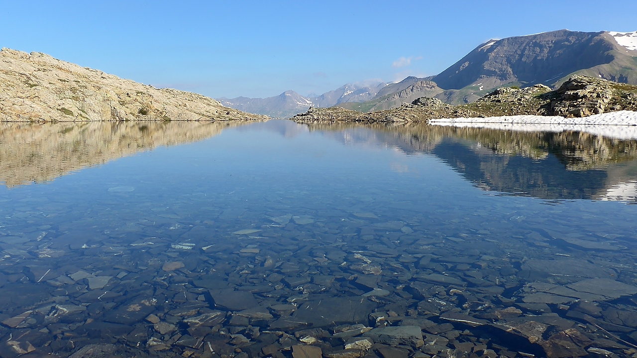 20170618-011-RocBlanc.jpg - Le petit lac sans nom ... il fait vraiment envie mais c'est encore tôt