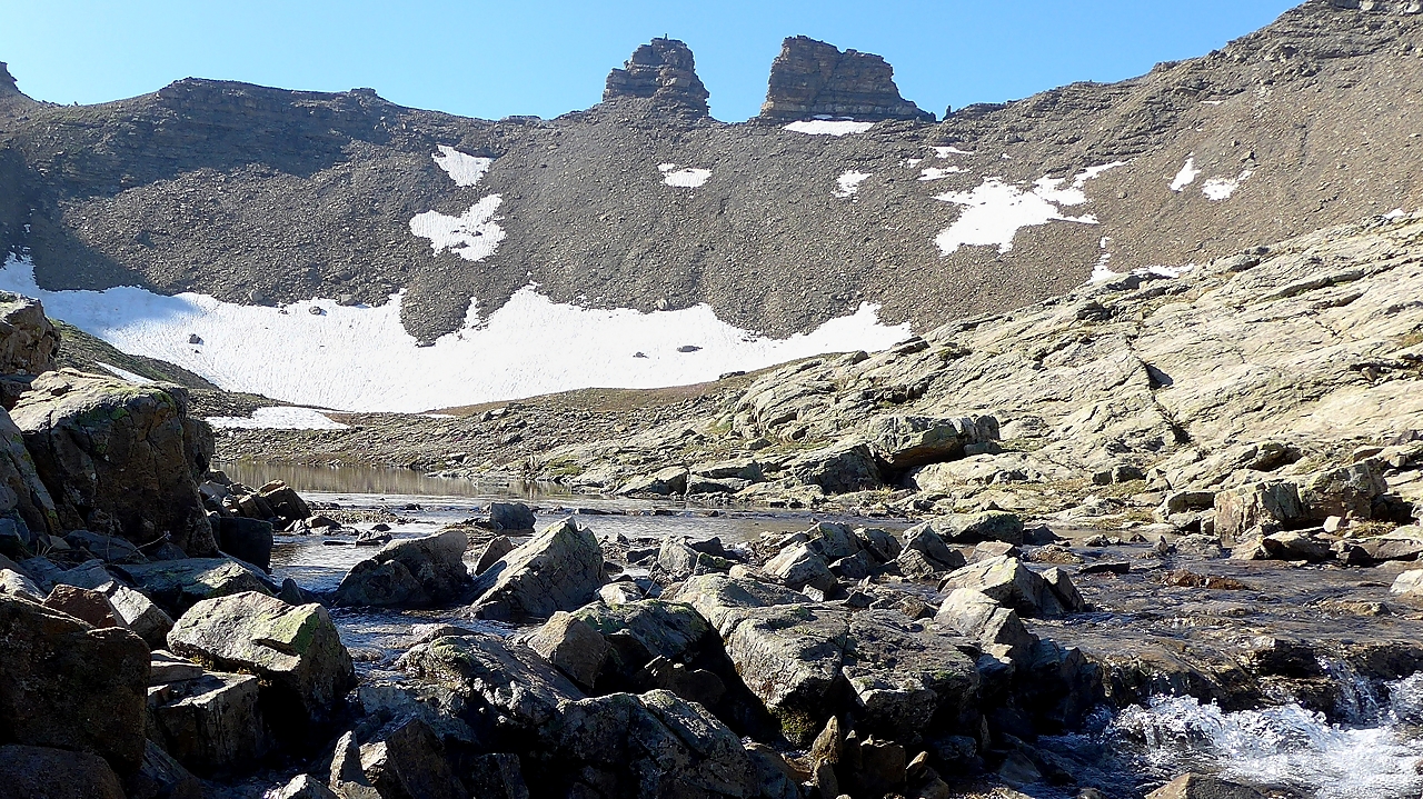20170618-012-RocBlanc.jpg - Le col et ses tourettes vus du lac