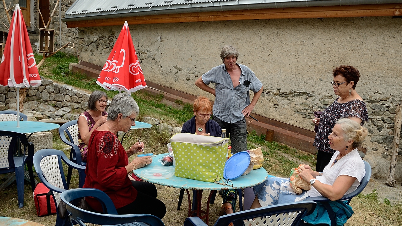 20170624-001-ConcertCordee.jpg - Piquenique apres le stage de chant en attendant le concert