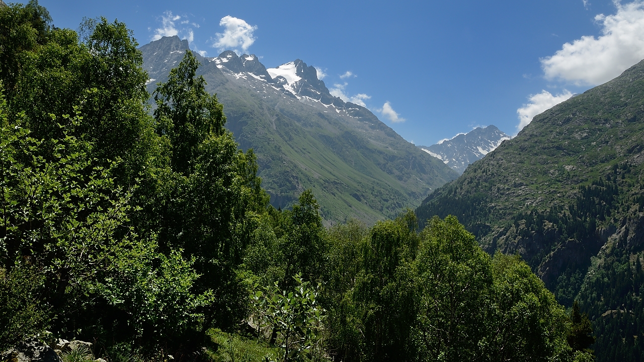 20170625-015-PlatDeSelle.jpg - Enfin la Tête des Fétoules et le Vallon de la Lavey : on l'a déjà apercu brievement le matin ... a partir de maintenant on l'a verra presque tout le temps
