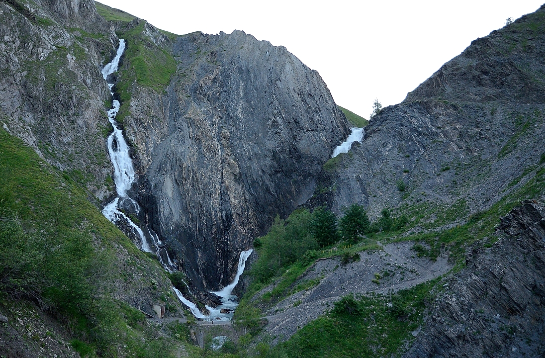 20170708-002-Quirlies.jpg - Il fait encore bien sombre : Cascade Ferrand, notre point le plus bas